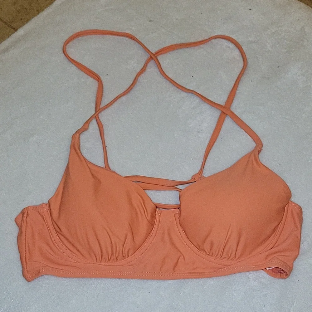 Women's Size L (12-14) Swim top worn once. - Picture 1 of 5